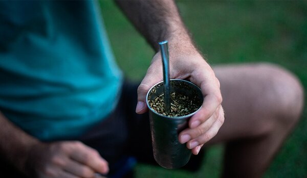 Pese a días de frío, venta de tereré no disminuye