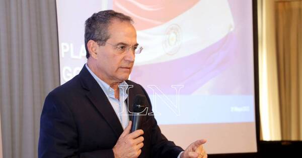 La Nación / Martín Burt: “Hay liderazgos que dividen y miran al pasado”