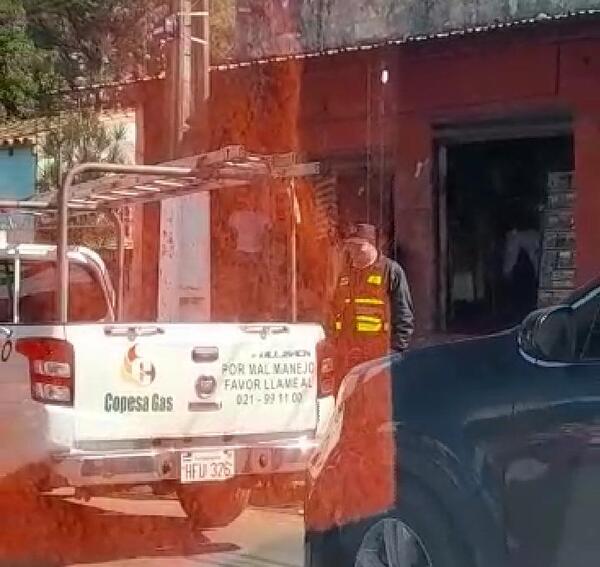 Queja ciudadana: PMT no ordena tránsito frente a escuela, solo mira - San Lorenzo Hoy