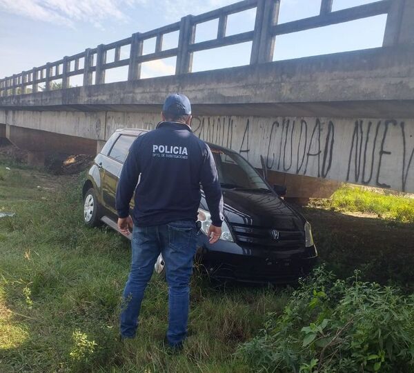 Automóvil robado en Yaguarón fue hallado abandonado debajo de un puente - Nacionales - ABC Color