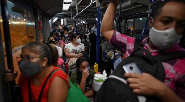 Crónica / A seguir utilizando los tapabocas en los buses sugiere Dinatran