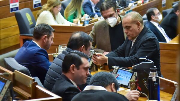 Cartismo maniobra para trancar ley contra el  contrabando de cigarrillos 