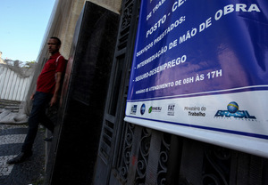 El desempleo en Brasil cae al 9,8 % en mayo, con 10,6 millones de cesantes - MarketData