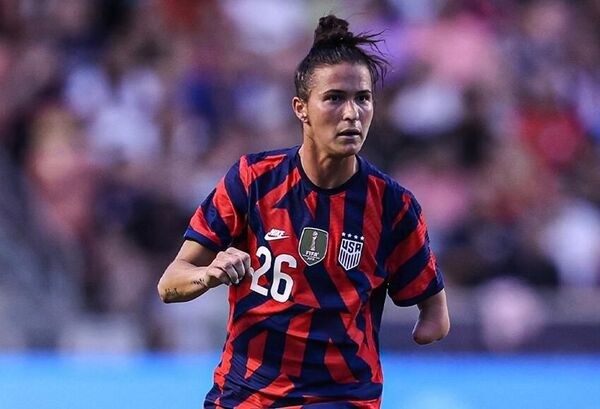 La futbolista sin una extremidad que debutó en Estados Unidos