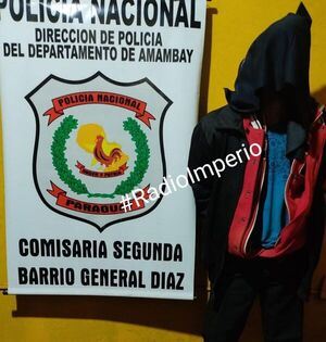 Guardias reducen a un joven que intentó robar en el mercado municipal - Radio Imperio