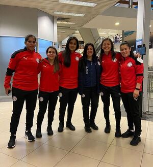 La Selección Absoluta Femenina viajó a Colombia - Selección Paraguaya - ABC Color