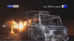 Camión de mercaderías fue consumido por llamas en Ypacaraí | Noticias Paraguay