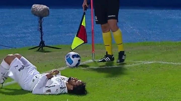 Crónica / [VIDEO] El increíble blooper de un pelotero de Palmeiras ante Cerro