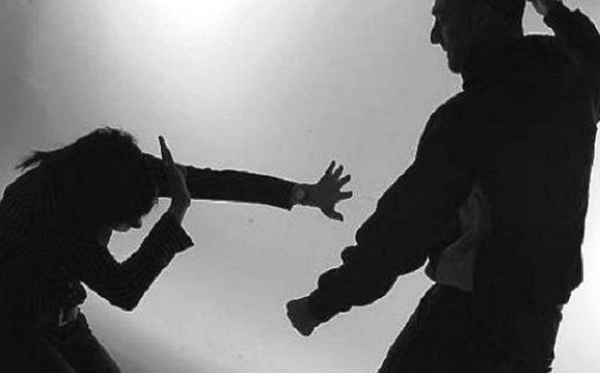 Ordenan detención de hombre que maltrató durante 14 años a su esposa - La Clave