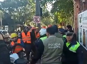 Con maderas y martillos fueron atacados agentes de la PMT - El Independiente