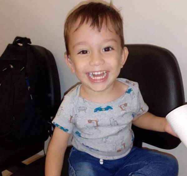Crónica / Padres pelan a la solidaridad para que su hijo pueda escuchar