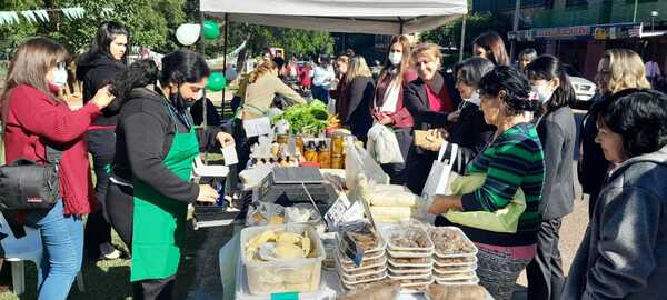 Mujeres emprendedoras celebran feria de exposición y venta en Villa Elisa