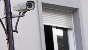 Lío entre vecinos por poner cámaras "espías" en casas