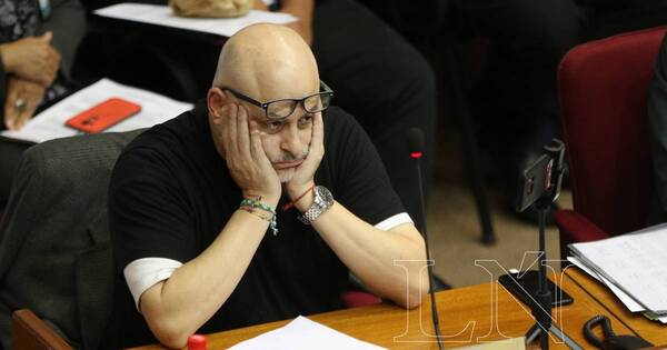 La Nación / Senadores cierran las puertas a la esposa de Payo Cubas tras reclamar banca al FG