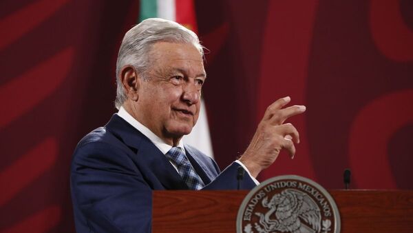 Presidente de México promete resolver este año el caso Ayotzinapa