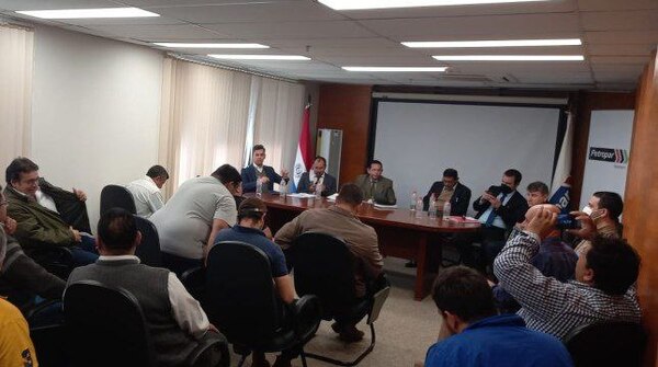 Diario HOY | Reunión entre camioneros y Gobierno para bajar el combustible, sin resultados