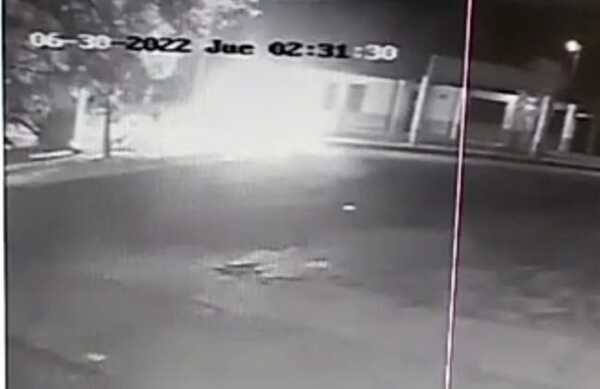 ¡Salvaje!: desconocidos prenden fuego a dos indigentes en Yby Yau | Radio Regional 660 AM