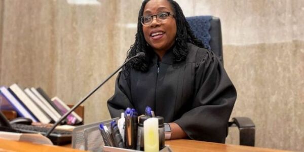 Brown Jackson juró como la primera jueza negra de la Corte Suprema de EEUU
