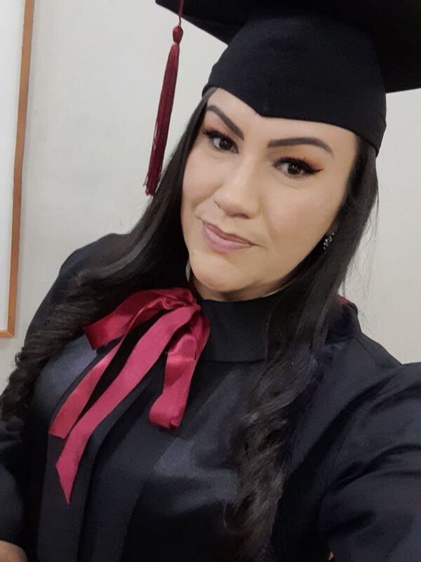 Gloria Santacruz recibió título de escribana en Pedro Juan Caballero
