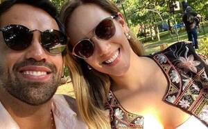 Crónica / ¡Kóa lístoma... La periodista y el futbolista blanquearon su relación!