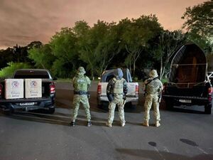 Impiden ingreso de cigarrillos de contrabando por el río Paraná y detienen a cuatro paraguayos - ABC en el Este - ABC Color