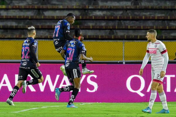 Jaime Ayoví da una agónica victoria a Independiente del Valle ante Lanús - Fútbol Internacional - ABC Color