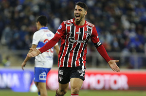 Diario HOY | São Paulo vapulea a U. Católica pese a quedarse con ocho jugadores