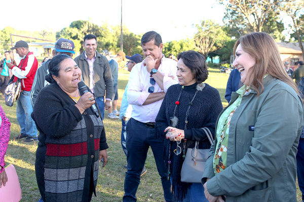 Presidenta del INDERT continúa con la regularización de tierras en Alto Paraná - La Clave