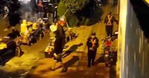 La Nación / Gresca entre barras de Olimpia deja destrozos y policías heridos