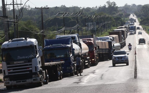 Camioneros advierten sobre nuevo cierre de rutas si Gobierno no establece reducción de precio de combustibles