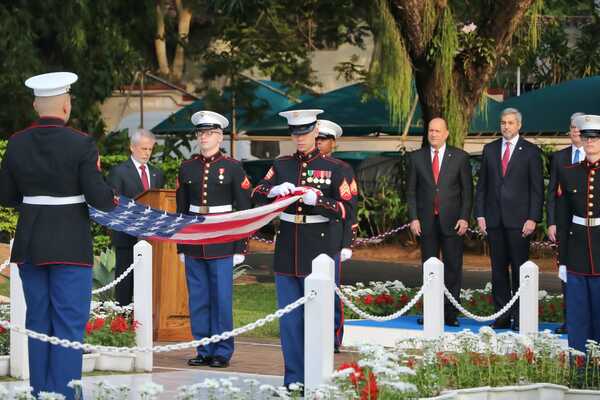 Diario HOY | Embajada norteamericana realizó izamiento de bandera por su independencia