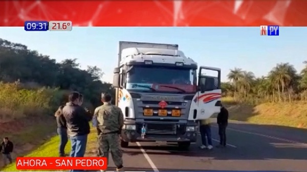 Piratas del asfalto roban camión haciéndose pasar por oficiales de Aduana en San Pedro | Noticias Paraguay