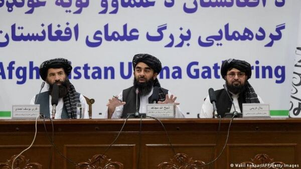 Líder talibán reaparece en encuentro de religiosos en Kabul