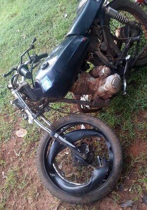 Motociclista murió tras chocar contra un bus que le salió al paso - Policiales - ABC Color
