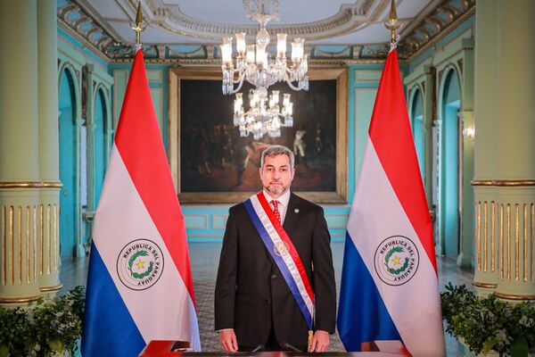 Mario Abdo insta a Fiscalía a que esclarezca el caso del avión iraní - Política - ABC Color