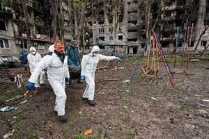 Hallaron otra fosa común en Mariupol con más de 100 cadáveres