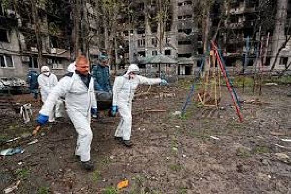 Hallaron otra fosa común en Mariupol con más de 100 cadáveres