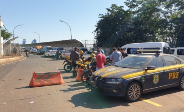 Cierre en puente por conflicto entre mototaxistas de CDE y Foz