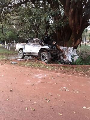 Un fallecido tras choque contra un árbol en Salto - Policiales - ABC Color