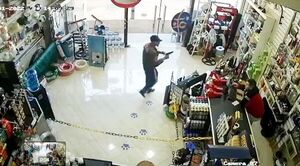 Motochorros roban dinero y celulares durante asalto a ferretería - ABC en el Este - ABC Color