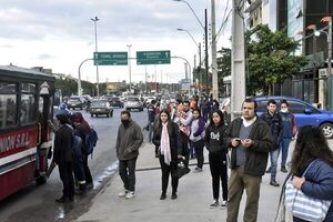 Abdo evita informar cuánto se desembolsó en subsidios a transportistas - Economía - ABC Color