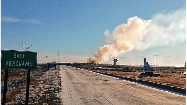 Diario HOY | Mueren cuatro personas al estrellarse en Argentina un avión sanitario privado
