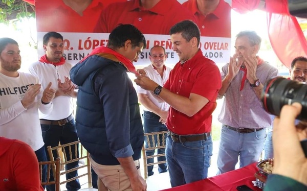 Joven ovetense deja la oposición para afiliarse a la ANR y apoyar candidatura de Santi Peña - Noticiero Paraguay