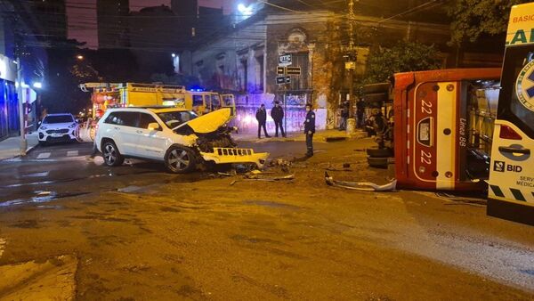 Violento choque deja 7 heridos y 2 detenidos tras intentar huir