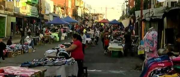 Se realiza la feria polémica en el mercado 4