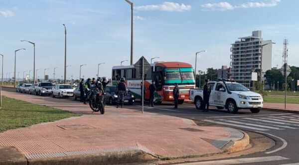 Hinchas luqueños generan incidentes en Encarnación