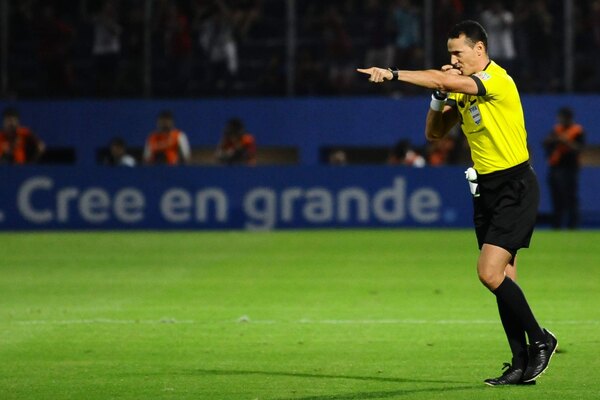El colombiano Wilmar Roldán será el árbitro en Goianiense-Olimpia