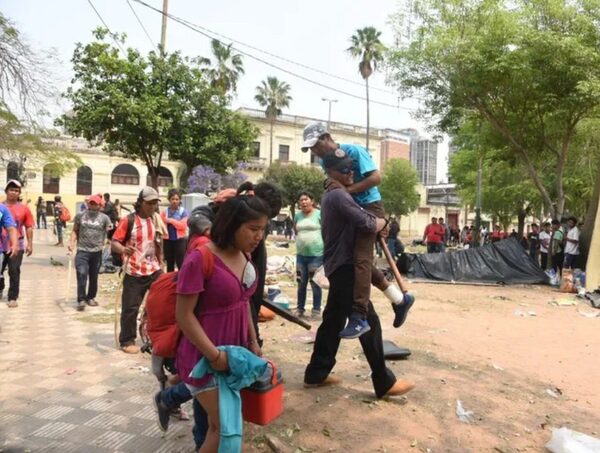 Indígenas abandonan sus comunidades ante el desmonte de tierras ancestrales · Radio Monumental 1080 AM