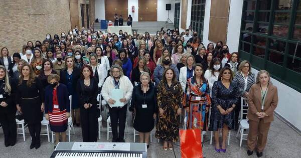 La Nación / Homenajean a Miryam Peña, primera mujer en ocupar el cargo de decana de la Facultad de Derecho