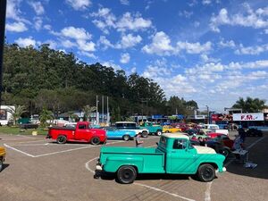 Encuentro de vehículos clásicos reúne a cientos de aficionados en Santa Rita - ABC en el Este - ABC Color